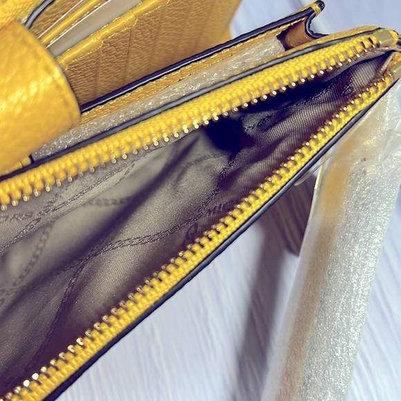 🌸 NWT MICHAEL KORS JET SET DOUBLE ZIP PEBBLED LEATHER PHONE WRISTLET SUNFLOWER